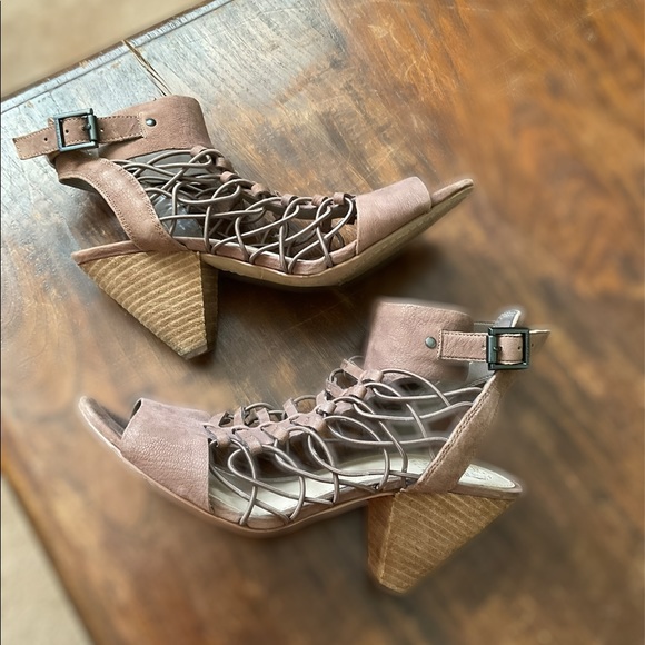 VINCE CAMUTO Sandals 8.5 Tan Leather Strappy Cage Ankle Buckle Stacked Cone Heel - Picture 7 of 12
